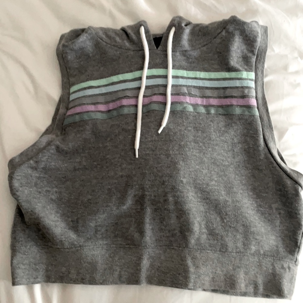 Low shoulder cut tank top sweatshirt with stripes.